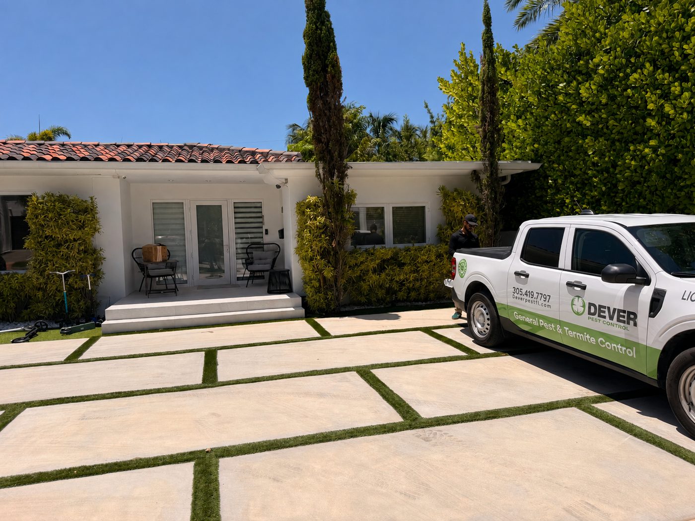Dever Pest Control truck at a Miami single-family home